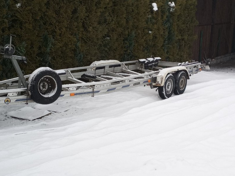 hliníkový lodní přívěs - prfektní stav na 3500kg , pro lodě 7-9m